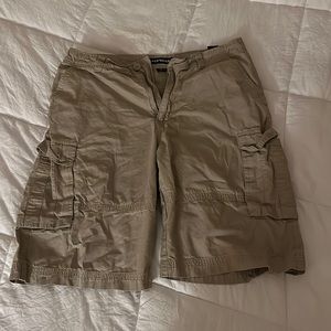Men’s Airwalk Khaki Shorts SIZE 32